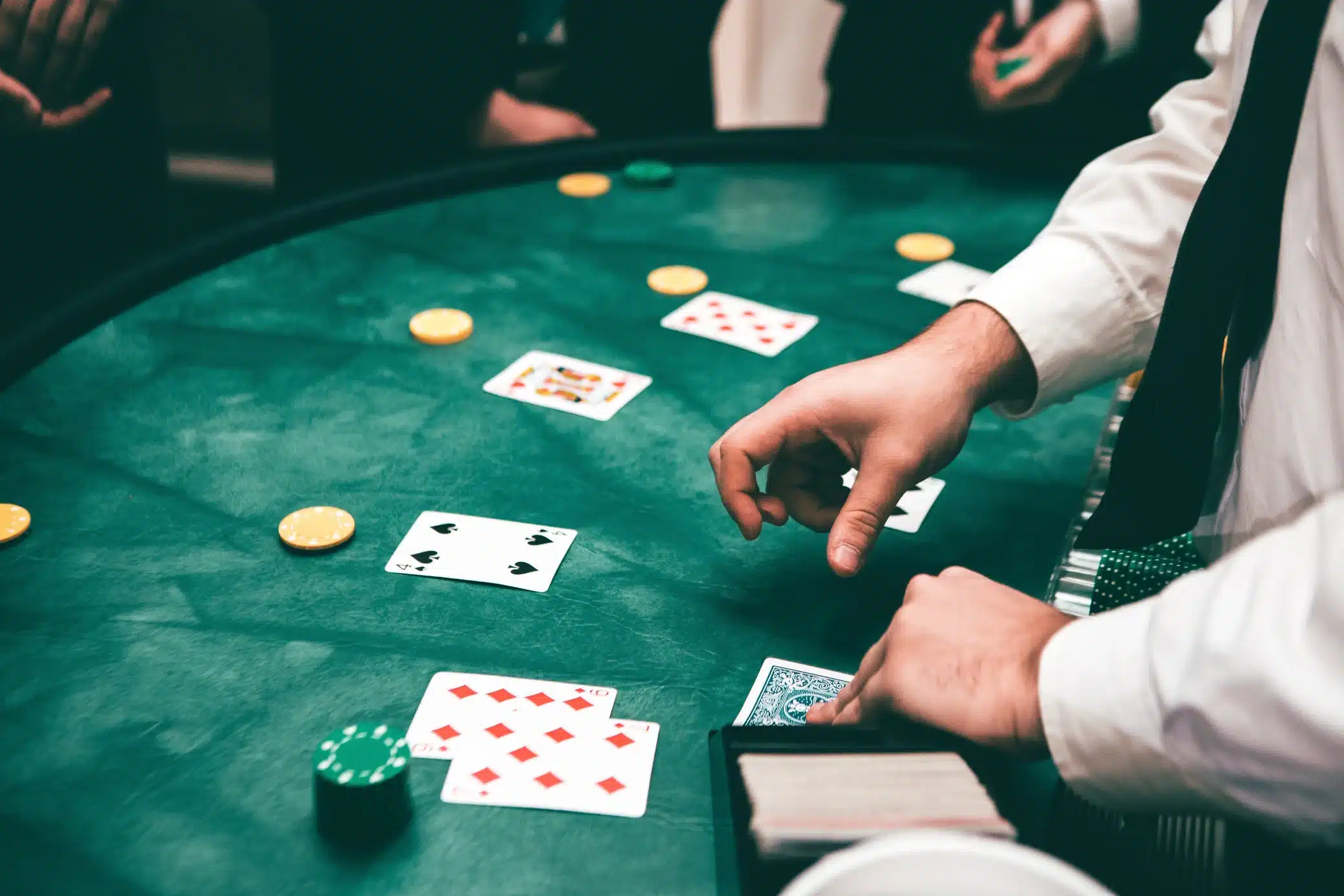 When playing poker you need these 7 social skills